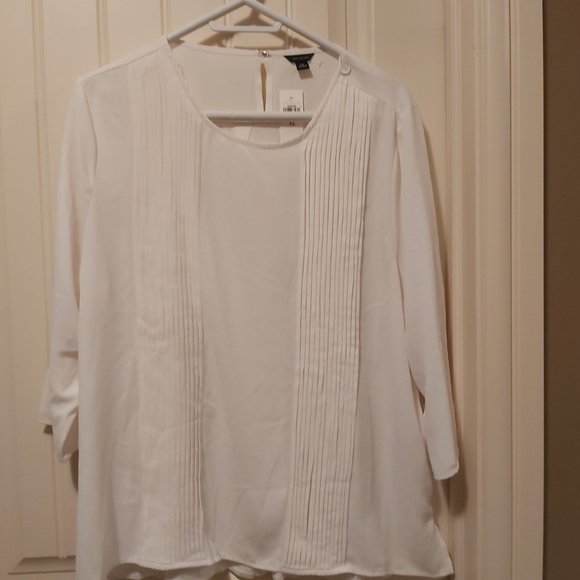 COPY - Brand new Ann Taylor Top - Picture 1 of 4